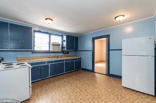 Building Photo - Charming 2-Bedroom Home in Burlington
