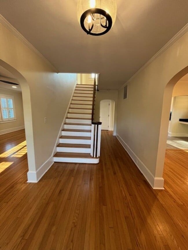 Building Photo - Beautifully Updated House in Forest Hills!