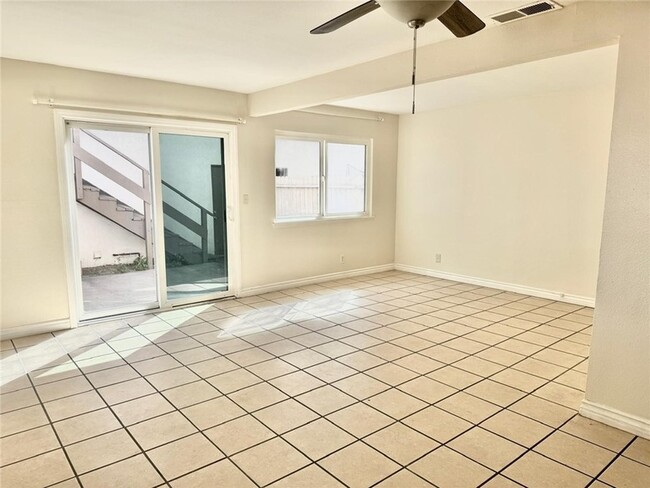 Building Photo - 11115 Slater Ave