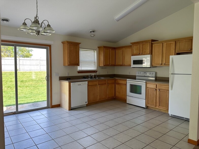 Building Photo - 1547 N Redhawk Dr