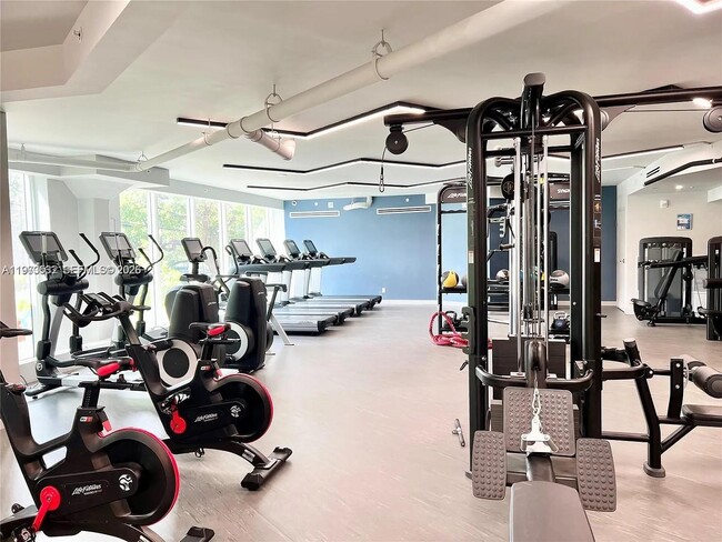 Building Photo - 400 S Pointe Dr