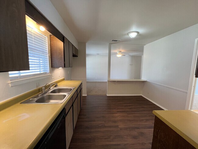 Building Photo - LOVELY 3 BEDROOM HOME NESTLED IN A CUL-DE-...