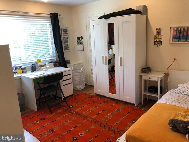 Building Photo - 10309 Bells Mill Terrace