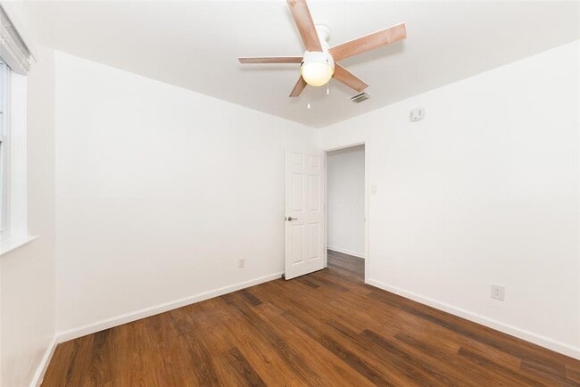 Building Photo - 5701 Gloucester Ln