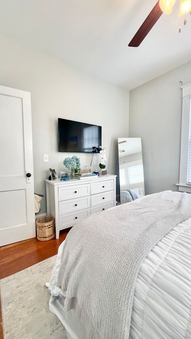 Building Photo - Beautiful 2 Bedroom home one block from ECU!