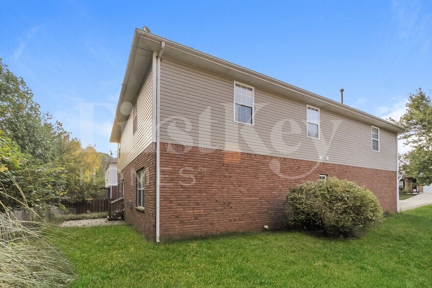 Building Photo - 7225 Caley St