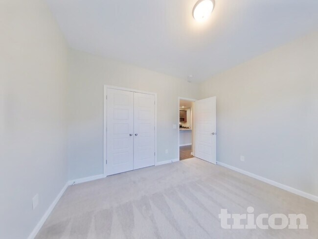 Building Photo - 824 Ellyson Dr