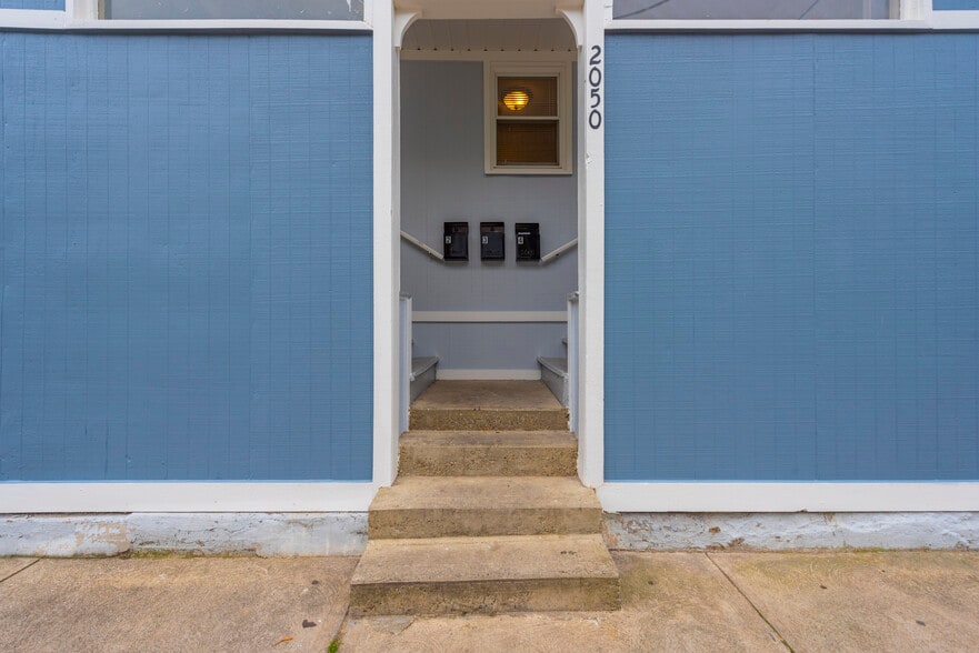 Building Photo - 2050 Robin St