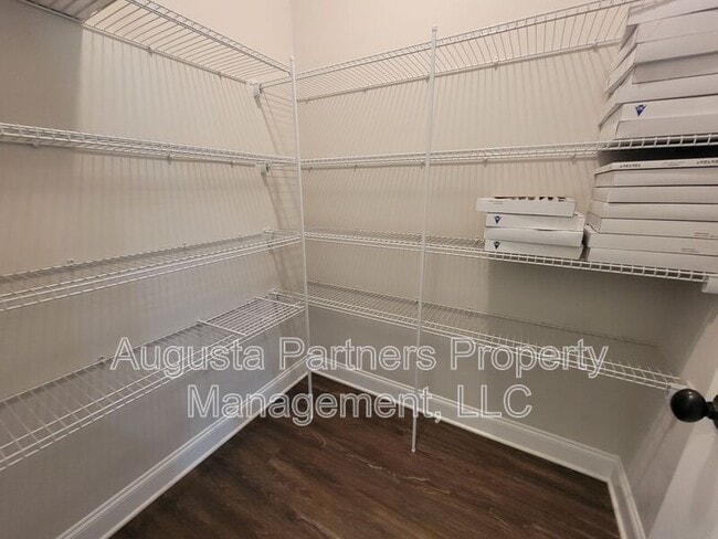Building Photo - 257 Tulip Dr