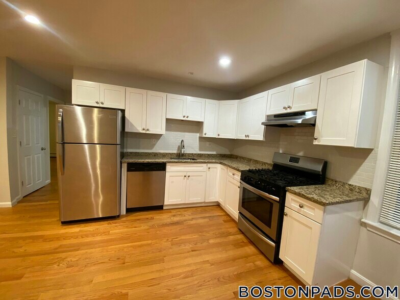 Building Photo - 33 Rockland St