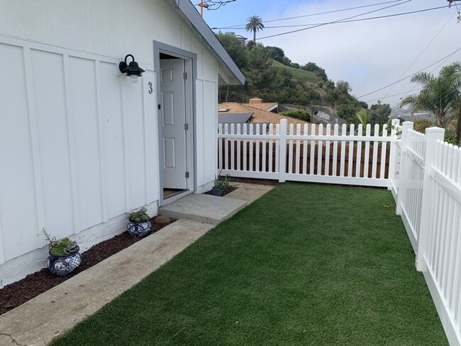 Building Photo - New & Modern 1 Bed / 1 Bath on Fire Mountain! 2 Miles to the Beach