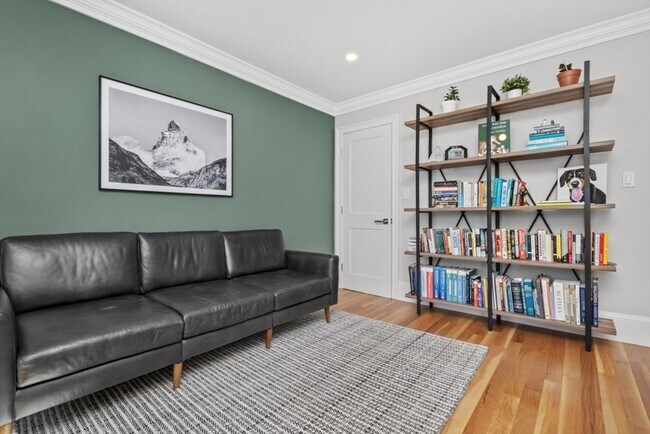 Building Photo - 322 Bunker Hill St