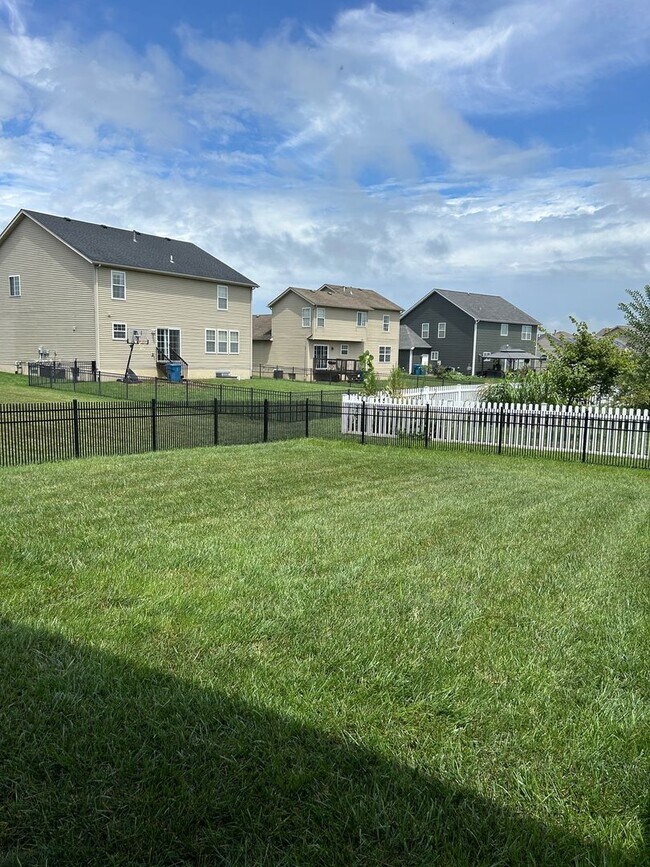 Building Photo - 2609 Beacon Point Ct
