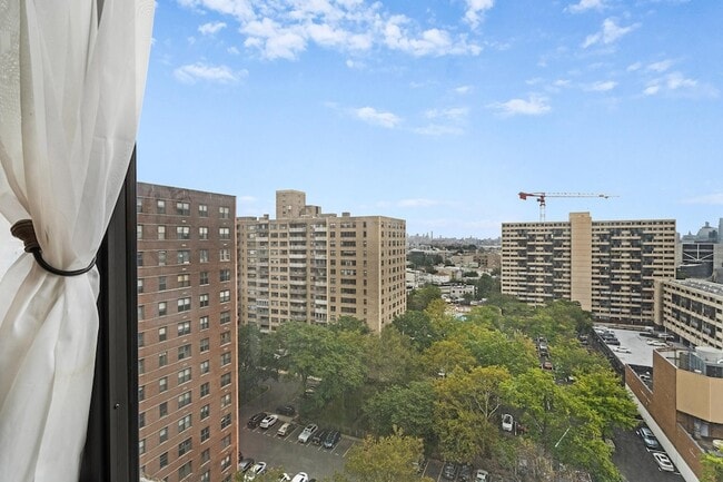 Building Photo - 10 Huron Ave