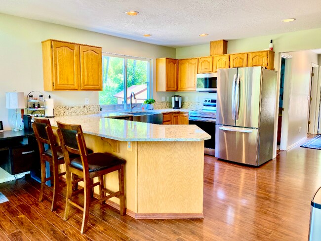 Building Photo - 30 Tamarack Ct