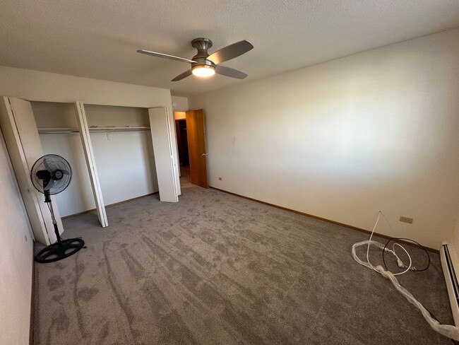 Building Photo - Serene & bright 2-bed, 2-bath, 1380 sq. ft...