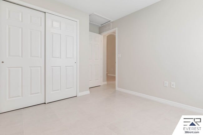 Building Photo - LIKE NEW 3/2/1 TOWNHOUSE IN BEAUTIFUL SEMINOLE WOODS