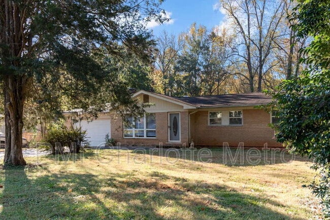 Building Photo - 10707 Walkers Ferry Rd