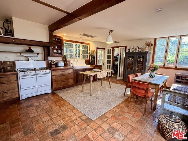 Building Photo - 2566 Verbena Dr