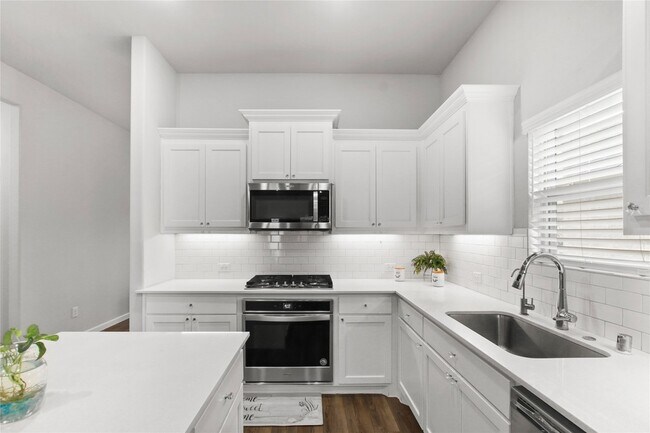 Building Photo - 1613 Wayback Dr