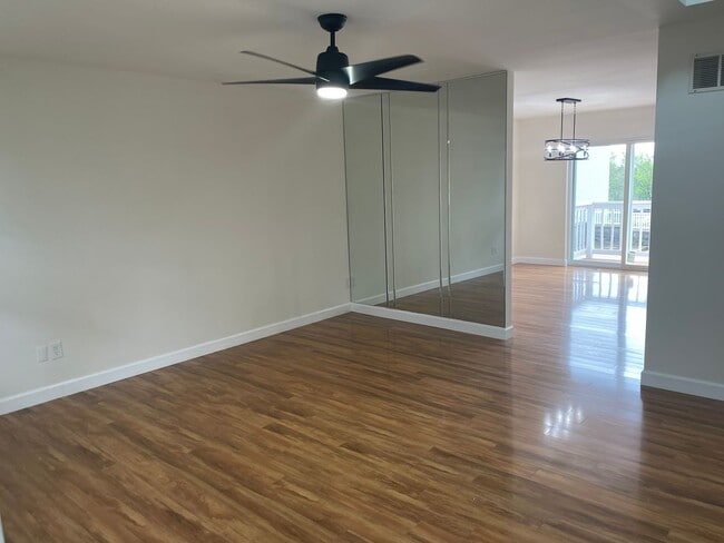 Building Photo - Beautiful 2 Bed, 1.5 Bath Townhome on the Edge of the Desirable Hill Neighborhood Available for Rent