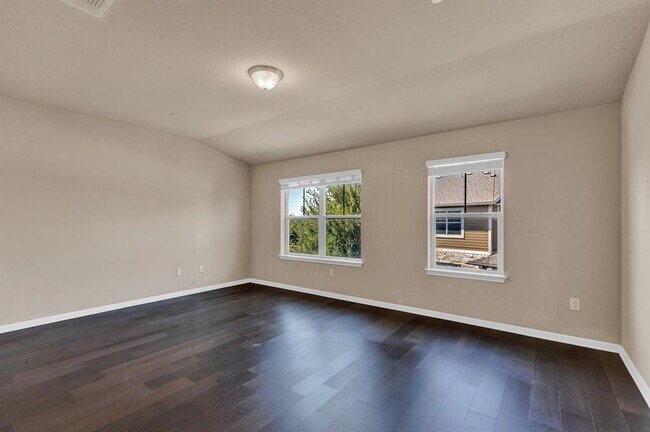 Building Photo - 516 E Slaughter Ln