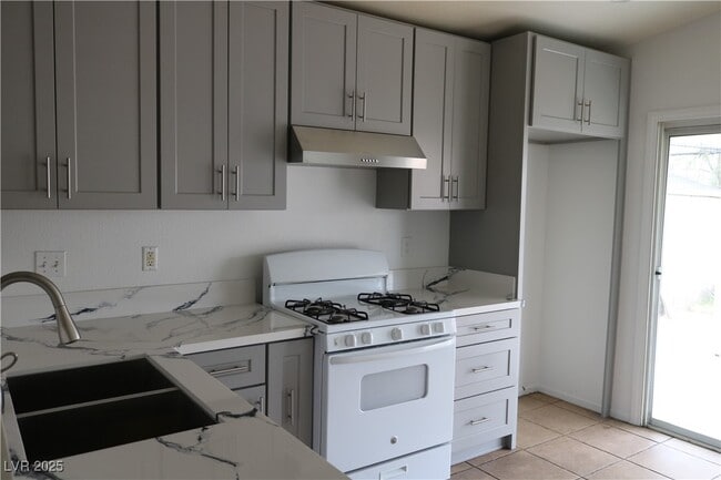 Building Photo - 4069 Vicenta Ct