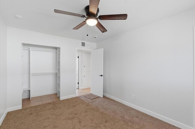 Building Photo - 6622 W Peck Dr