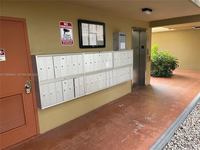 Building Photo - 4235 N University Dr