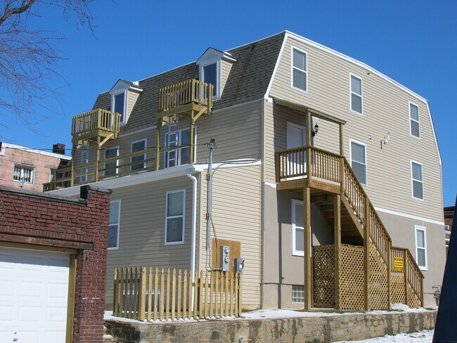 Building Photo - 338 S Augusta Ave