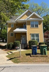 Building Photo - 4 Bedroom Downtown Beauty!