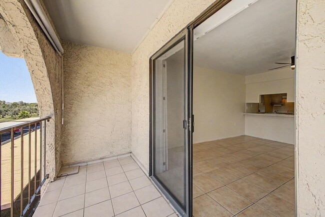 Building Photo - 3033 E Devonshire Ave