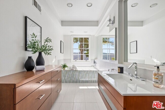 Building Photo - 2241 Canyonback Rd