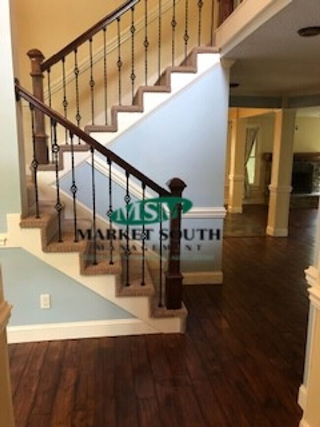 Building Photo - SOUTHBRIDGE BEAUTY- AVAILABLE NOW!