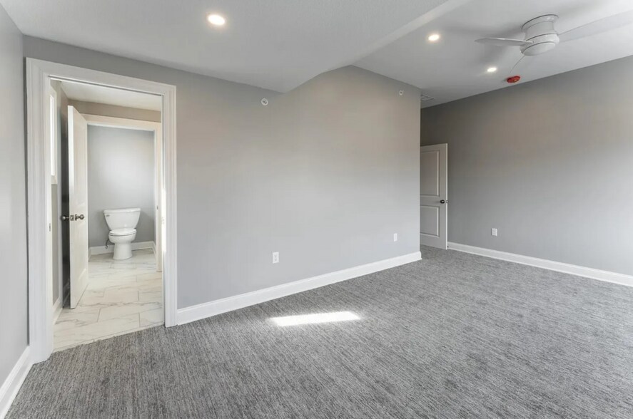 Building Photo - 4464 Broadway Blvd