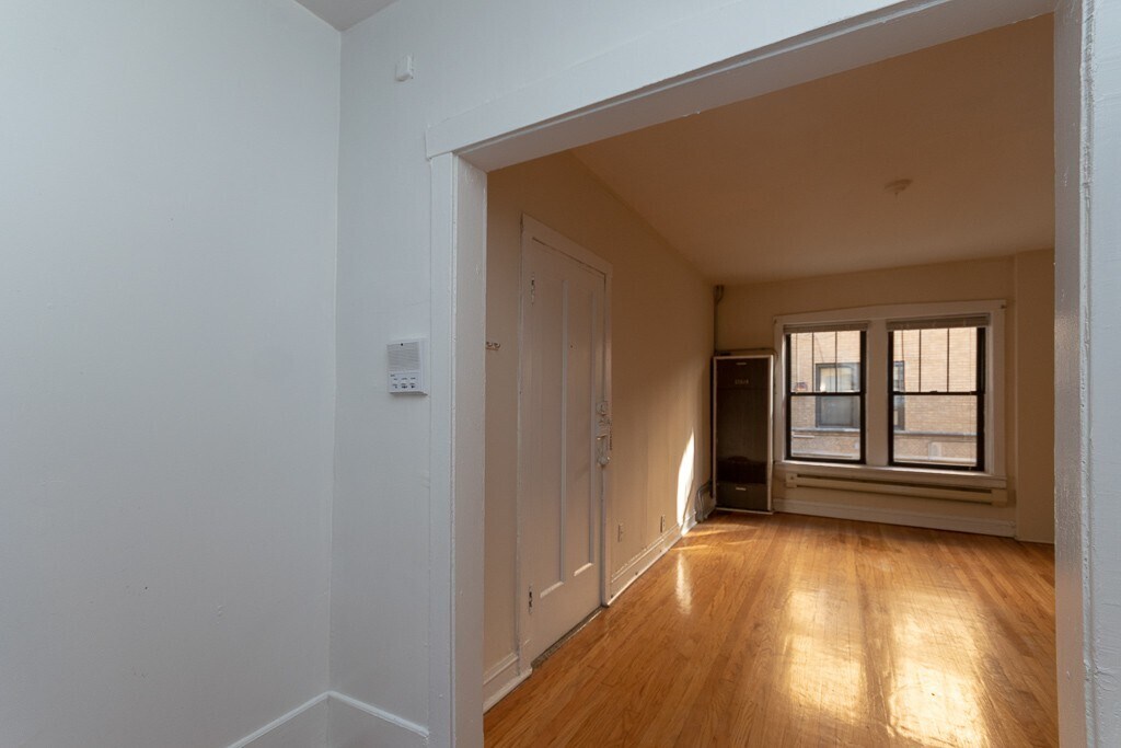 Building Photo - 2847 N Orchard St