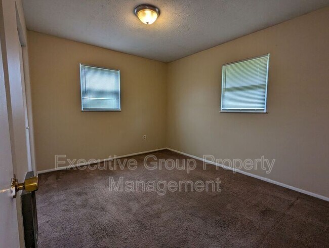 Building Photo - 1190-5 Lois Lane