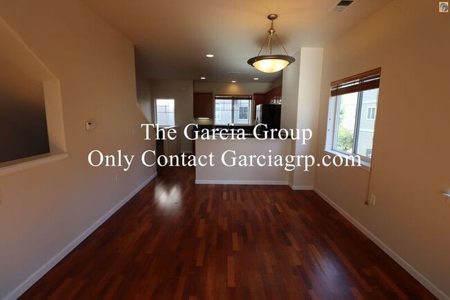 Building Photo - 10377 SW Ridgepath Ln