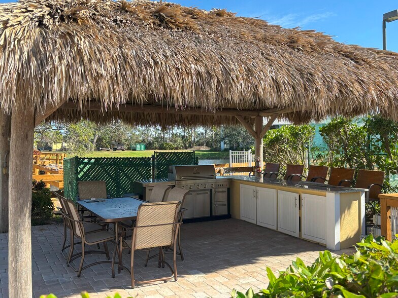 Grill - 260 Hidden Bay Dr