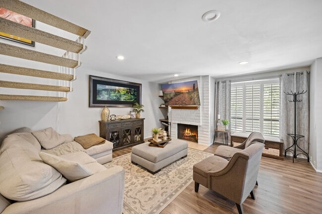 Building Photo - 3 bed 2 bath move-in ready unit.