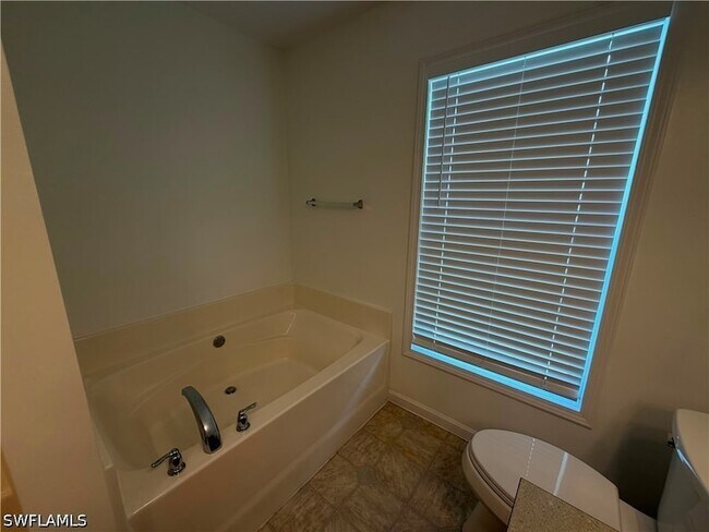 Building Photo - 250 Leawood Cir