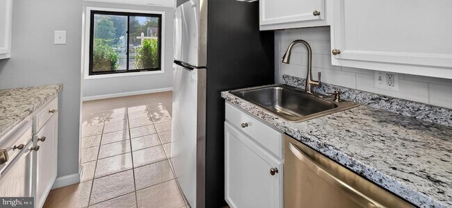 Building Photo - 6556 Pennacook Ct