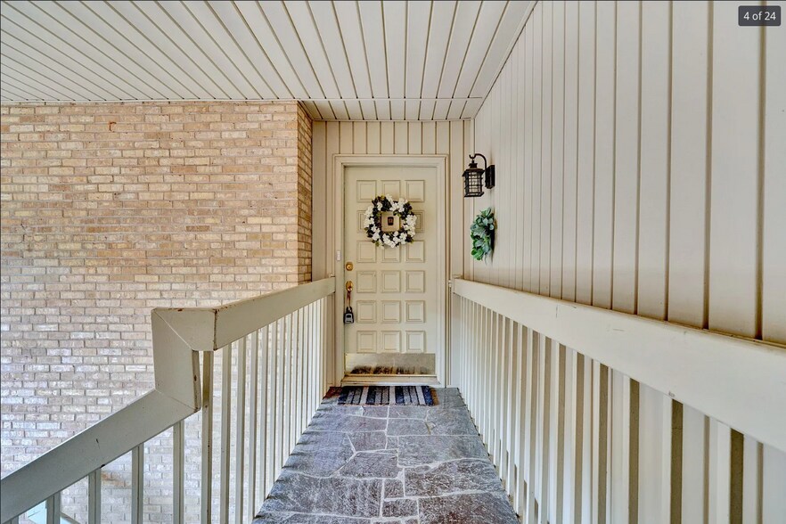 Entry - 5260 Crossbow Cir