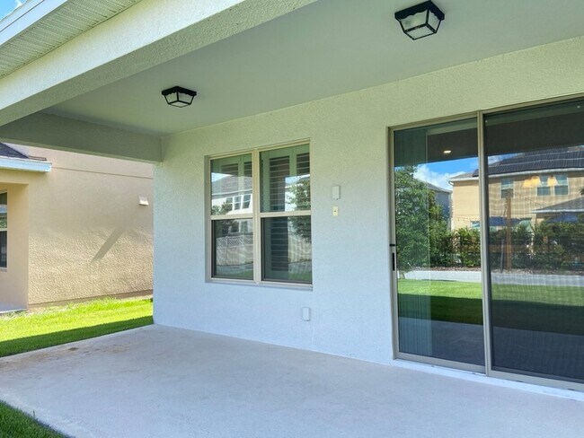 Building Photo - 8931 Lookout Pointe Dr