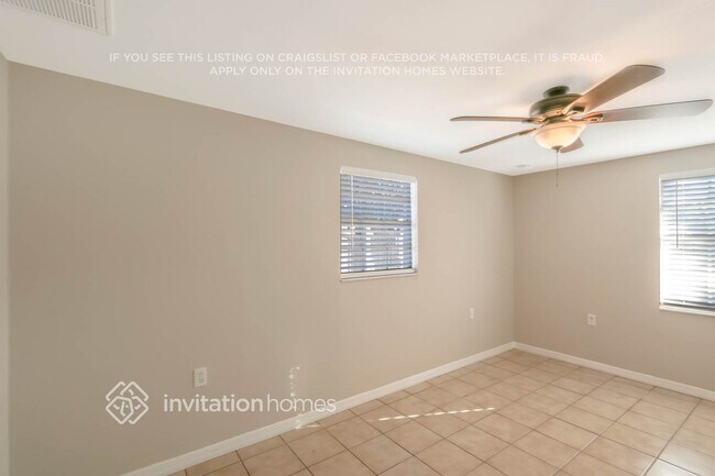 Building Photo - 10824 Oakdale Ave