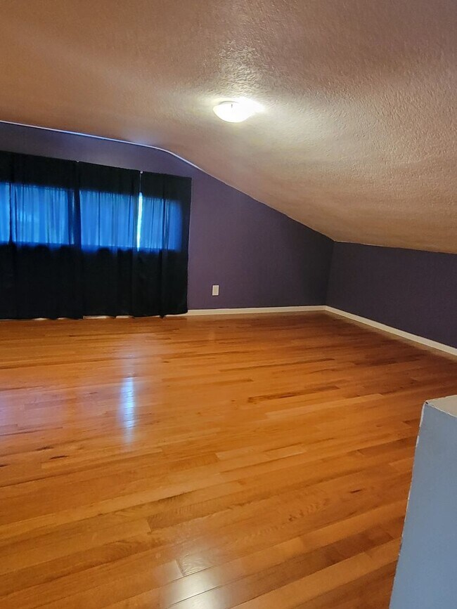 Building Photo - 4332 Wyandotte Dr