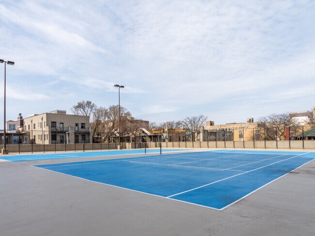 Building Photo - 5320 N Sheridan Rd