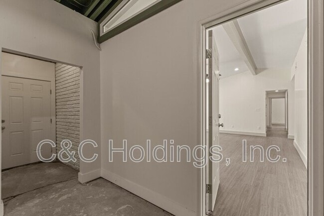 Building Photo - 4541 E 32nd Pl