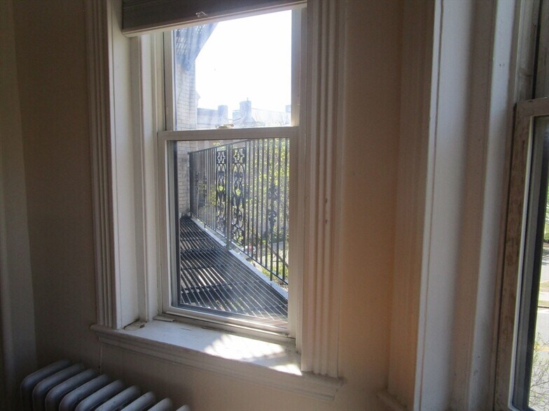 Building Photo - 64 Charlesgate E
