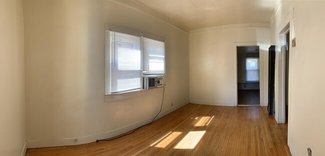 Building Photo - 916 Axtell St